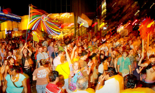 Queerbomb_crowd2