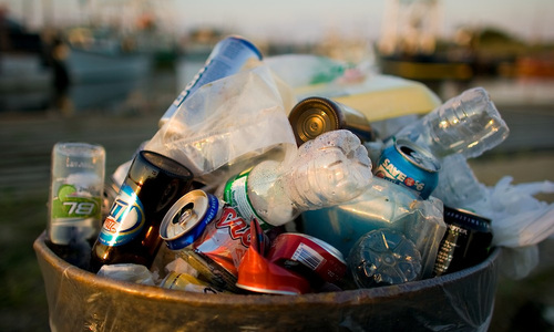 Full-trash-can002