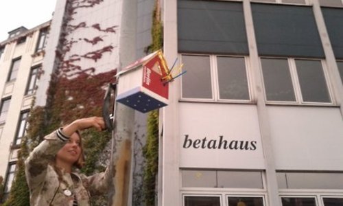 Http-__gidsy.com_activities_berlin_4807_guerilla-birdhouses_birdhouse.jpg.470x350_q85_crop_upscale